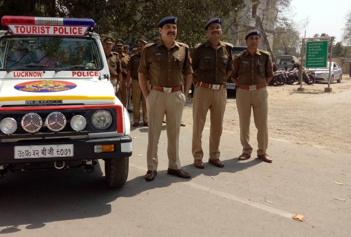 ssp kalanidhi naithani organised tourist mobile team in lucknow