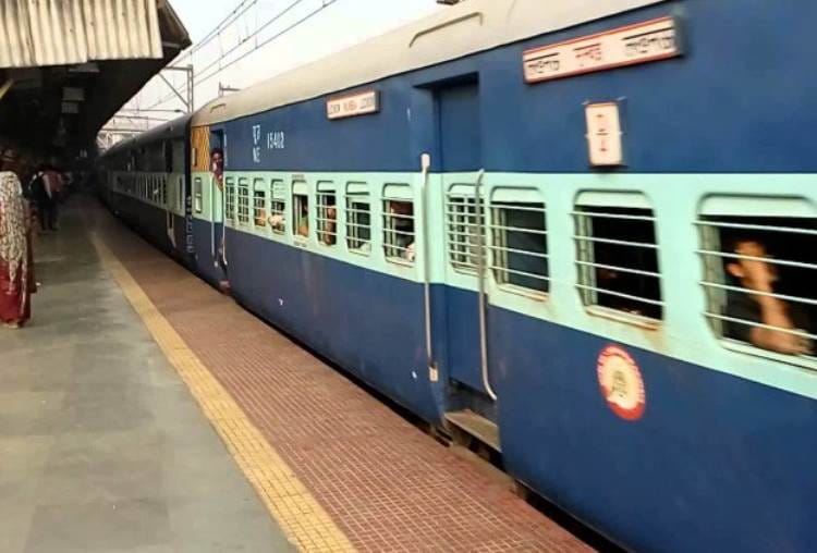 condition of waiting from lucknow to mumbai trains