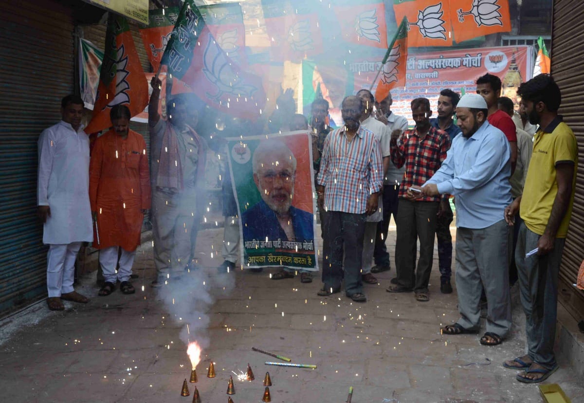 BJP supporters celebrate Diwali at holi for narendra modi in loksabha election 2019
