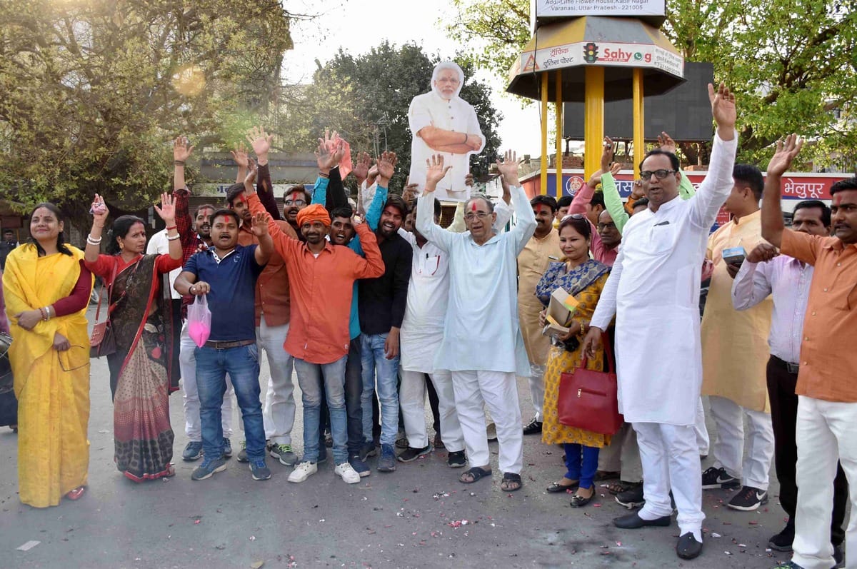 BJP supporters celebrate Diwali at holi for narendra modi in loksabha election 2019