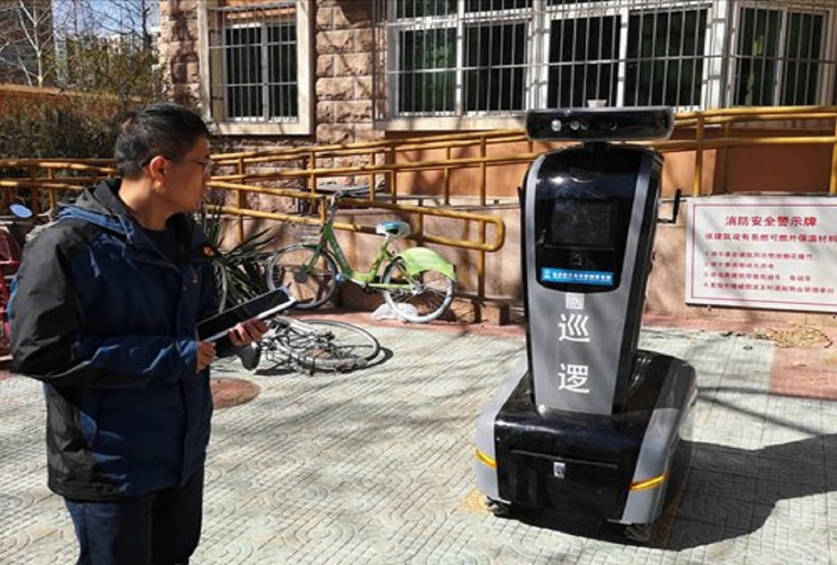 Chinese residential hub deputes high-tech robot watchman