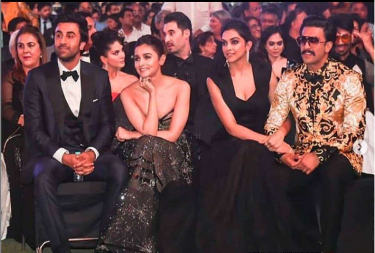 ranbir kapoor and katrina kaif met friendly at filmfare infront of katrina kaif