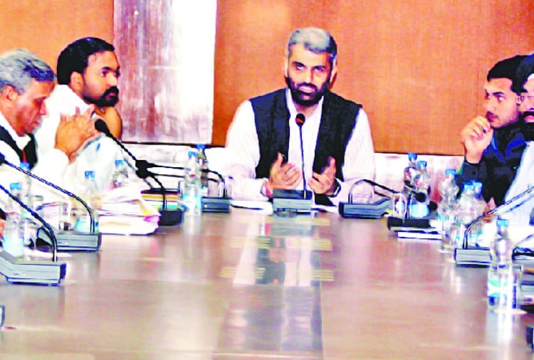 Lok Sabha Elections 2019, No Flag, banner sticker of party without election commission permission