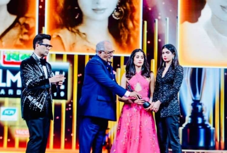 filmfare awards 2019 sridevi tribute janhvi kapoor khushi kapoor and boney kapoor