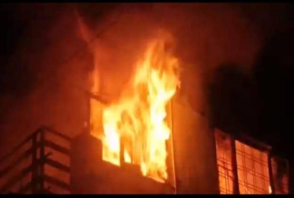 Fire broke out in Clothes godown in dehradun