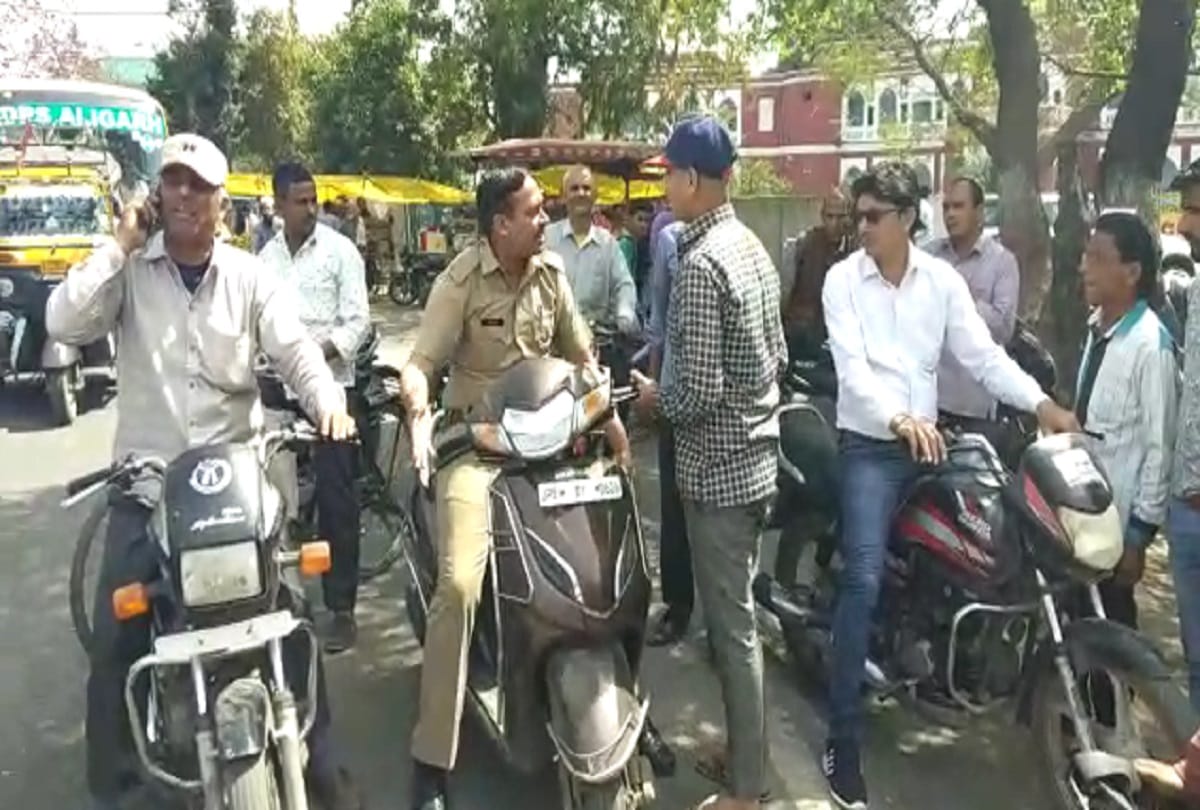 Teenager scooty collision with a police car in Aligarh
