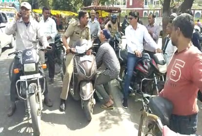 Teenager scooty collision with a police car in Aligarh