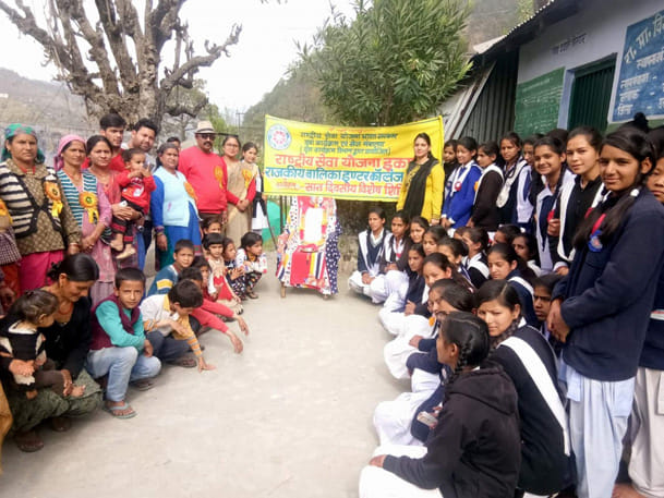 सांस्कृतिक कार्यक्रमों के साथ शुरू हुआ एनएसएस शिविर