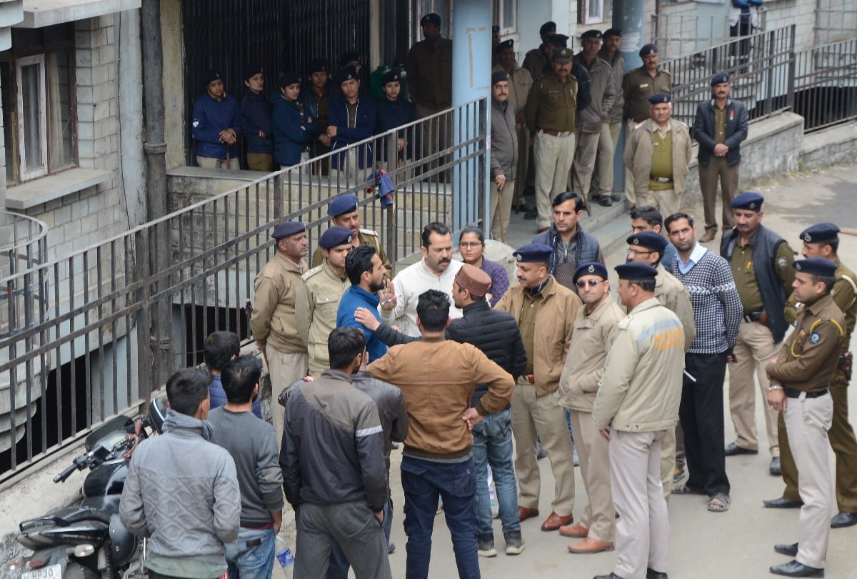 Fight in HPU Shimla Between SFI workers and ABVP workers