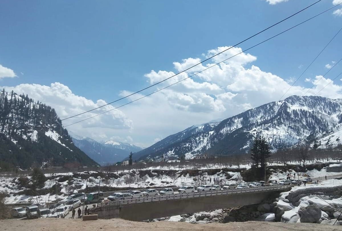 Fresh snowfall in Rohtang Manali Himachal Pradesh