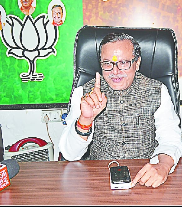 BJP's Ghumasan, Vineet Sharada's rebel wave