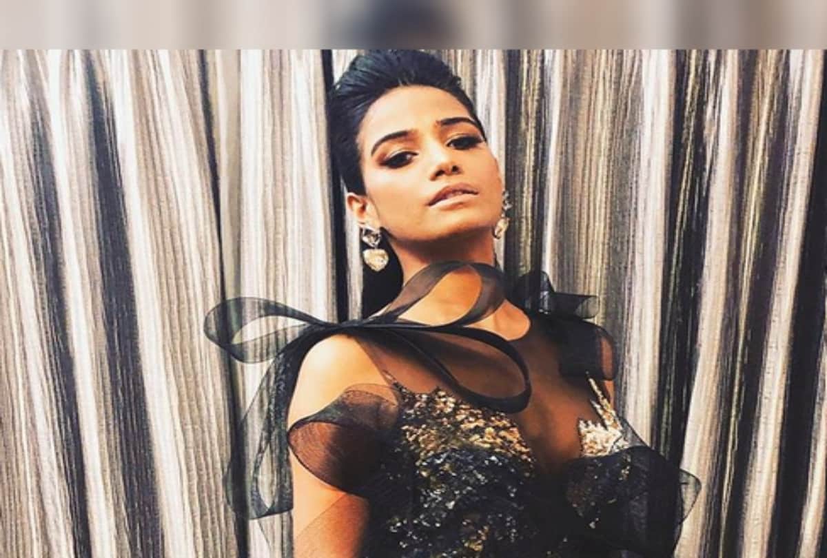 Poonam Pandey got trolled badly for her dress