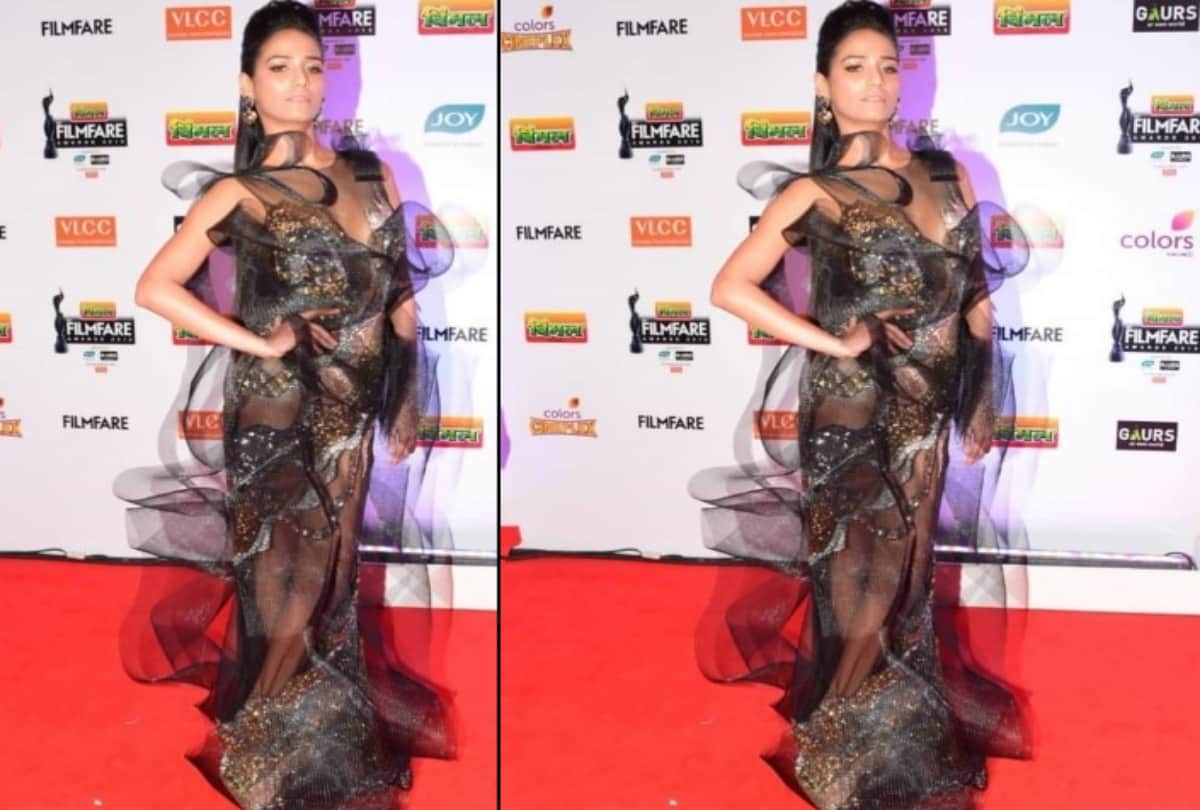 Poonam Pandey got trolled badly for her dress