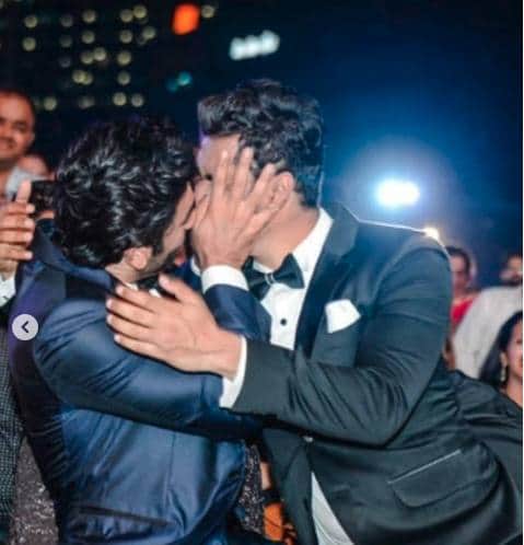 ranbir kapoor and katrina kaif met friendly at filmfare infront of katrina kaif