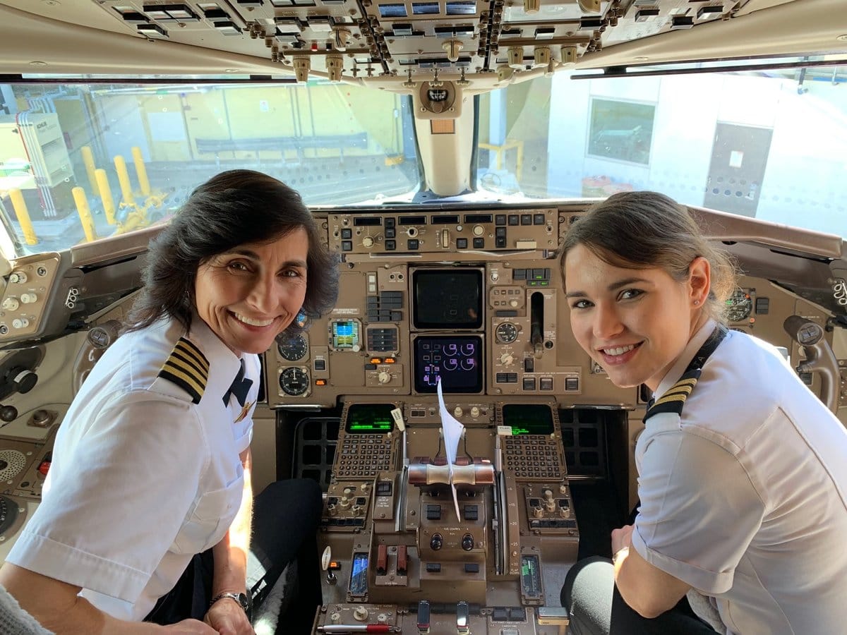 Passenger of delta shares inspiring photo of mother daughter pilot