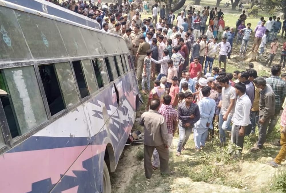35 injured in a bus accident in balrampur.