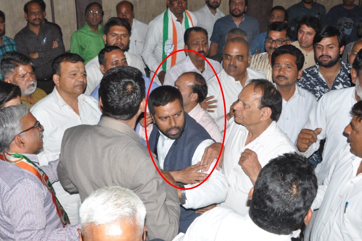 fight between leaders in congress holi program in meerut