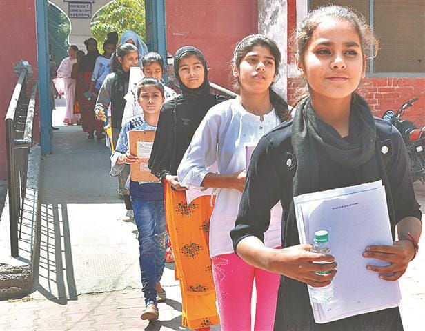 Entrance test of Class 6 includes 11480 children