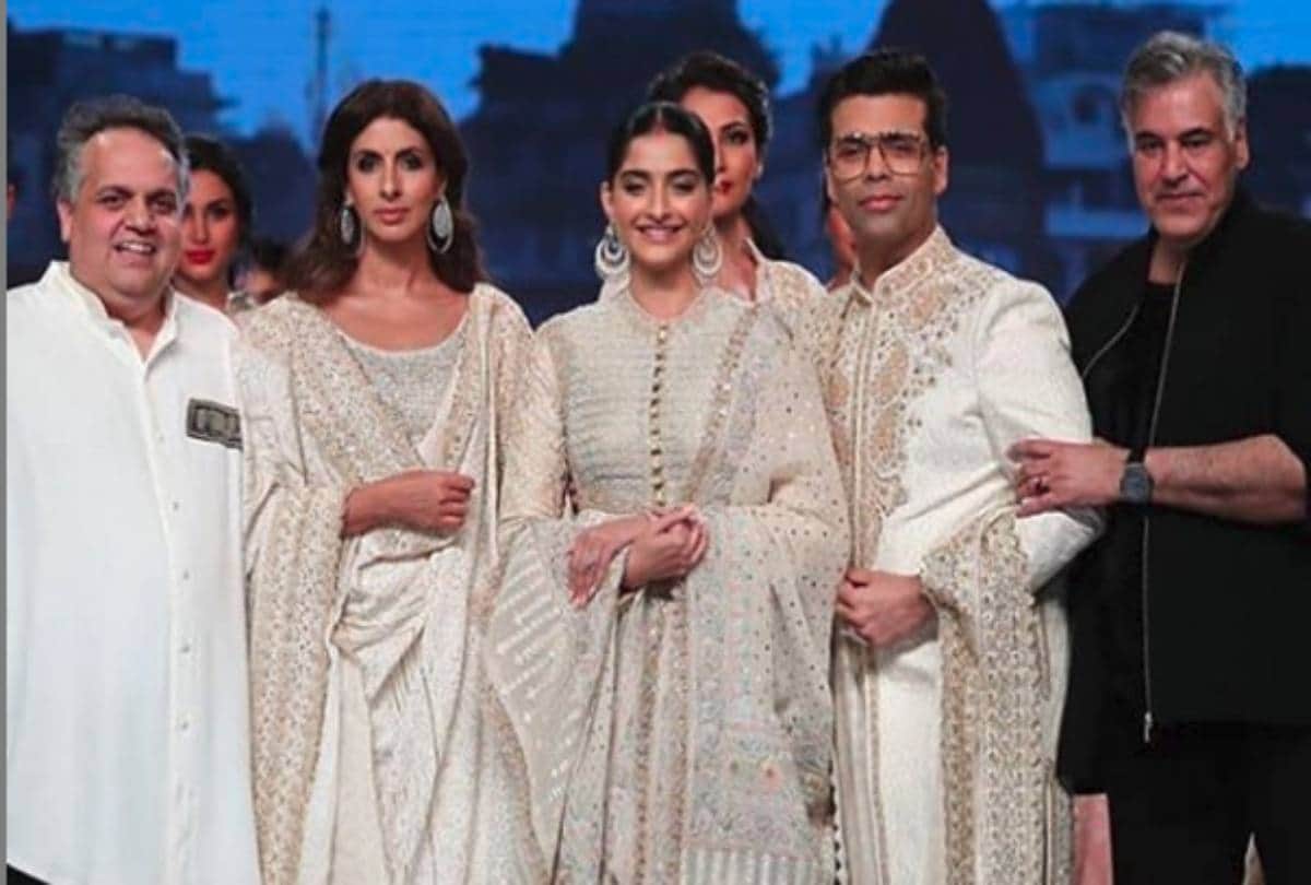 sonam kapoor flaunts sindoor and dance on sandeep khosla and abu jani ramp show