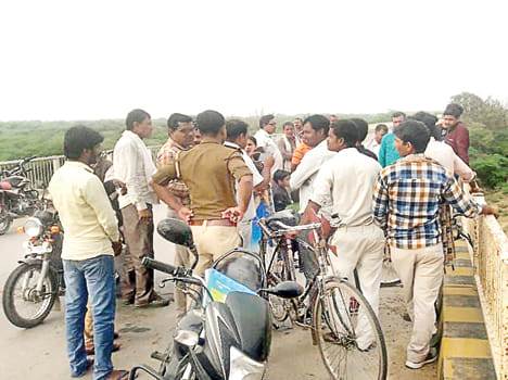 Bicycle parked in Chambal river