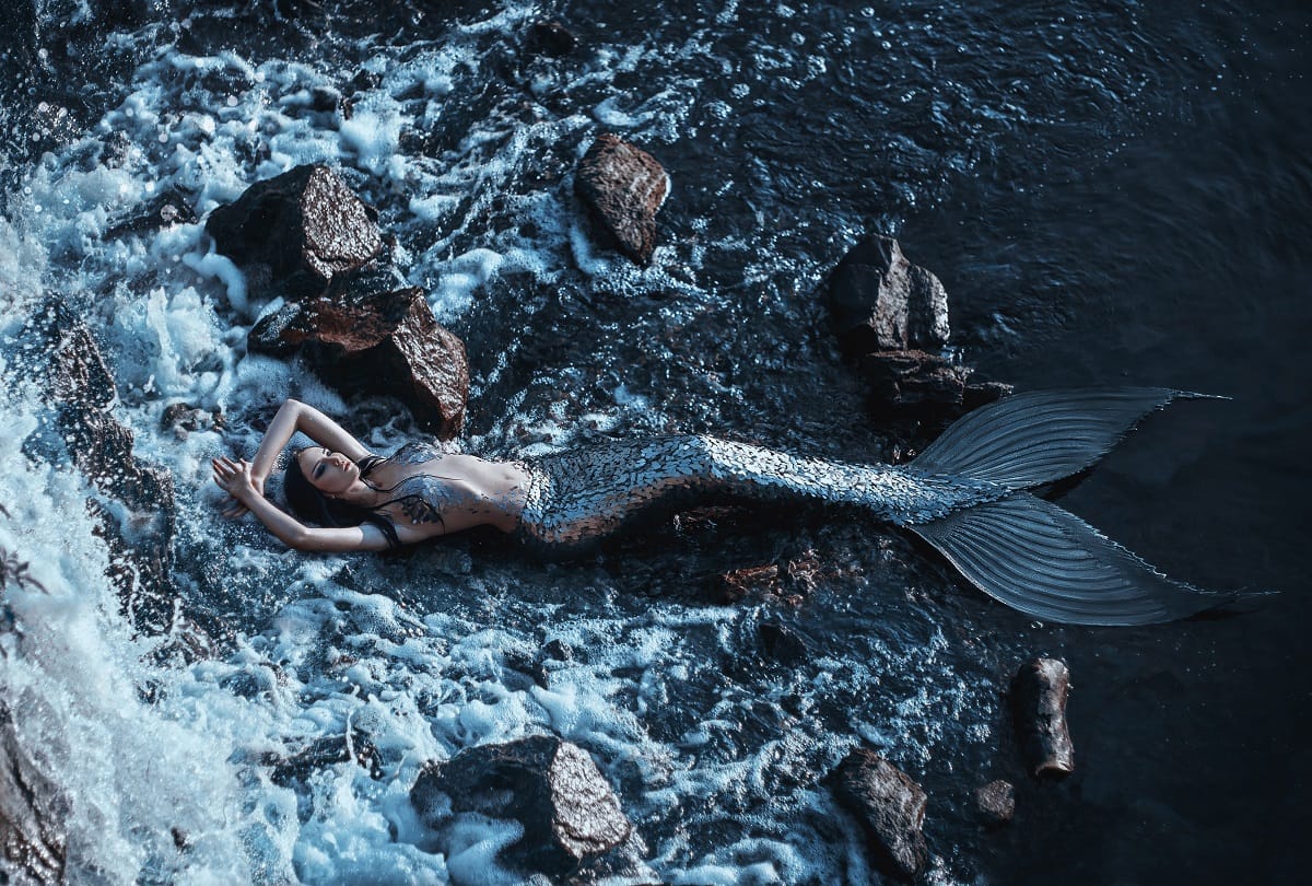 Jessica Bell and Amelia Lassetter Friends grow up to become real life Little Mermaids
