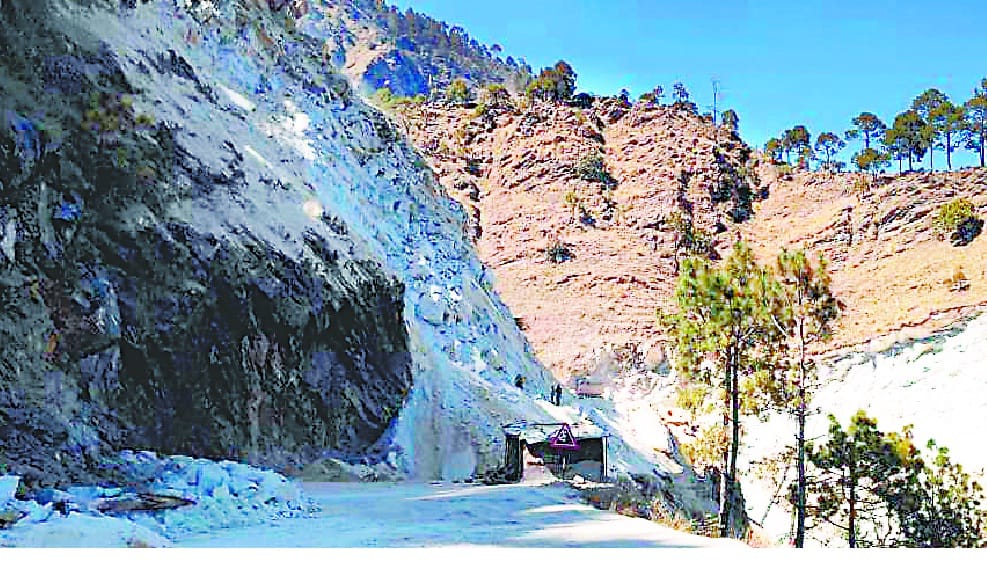Landslide again in gurauli hill