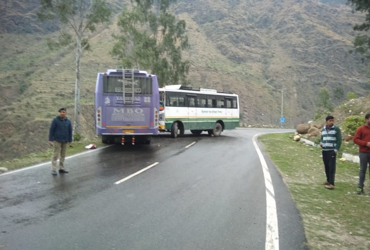 Rampur Himachal Pradesh 15 injured HRTC and Private bus Accident