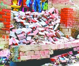 wall collapse of old house