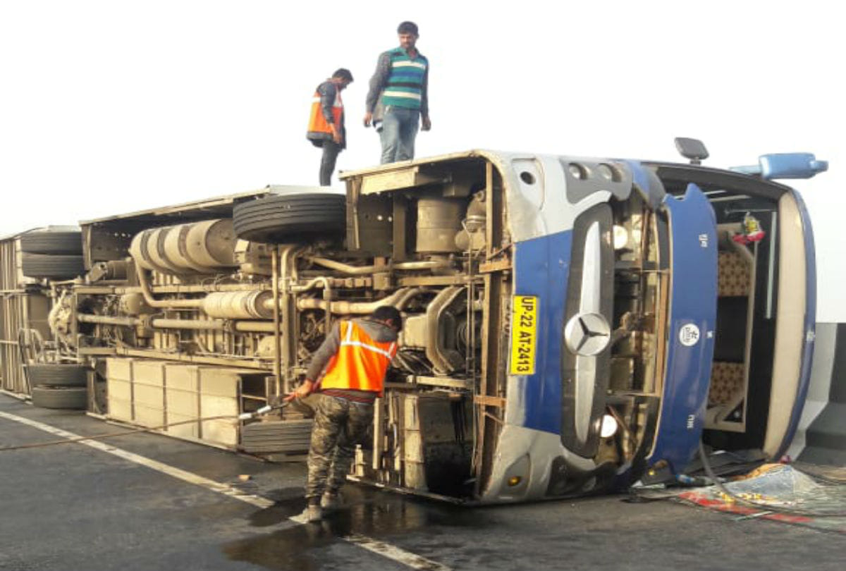 passengers injured in private bus overturn on agra lucknow expressway