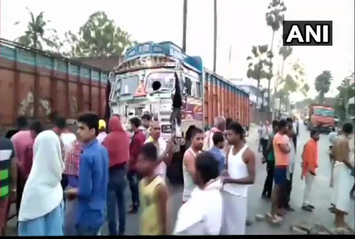 4 people dead, 13 injured in collision between a truck and an auto in Patna district bihar