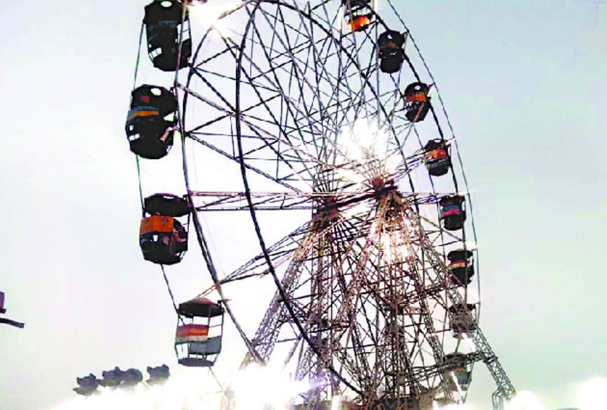 98 people stranded in electric swing in sitapur