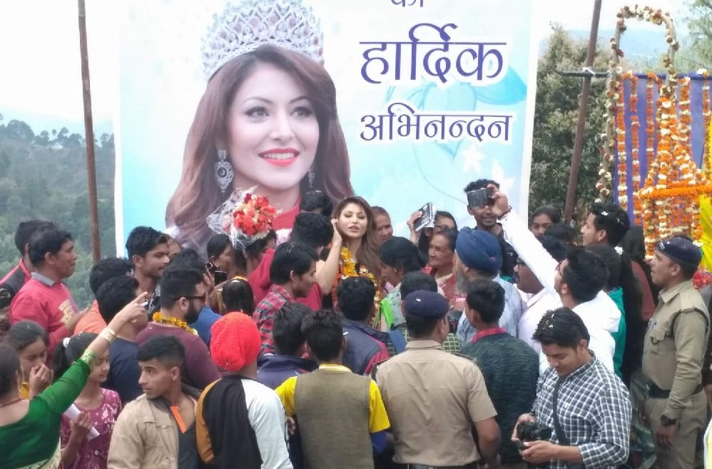 Actress Urvashi Rautela Start save water campaign from her village in uttarakhand 