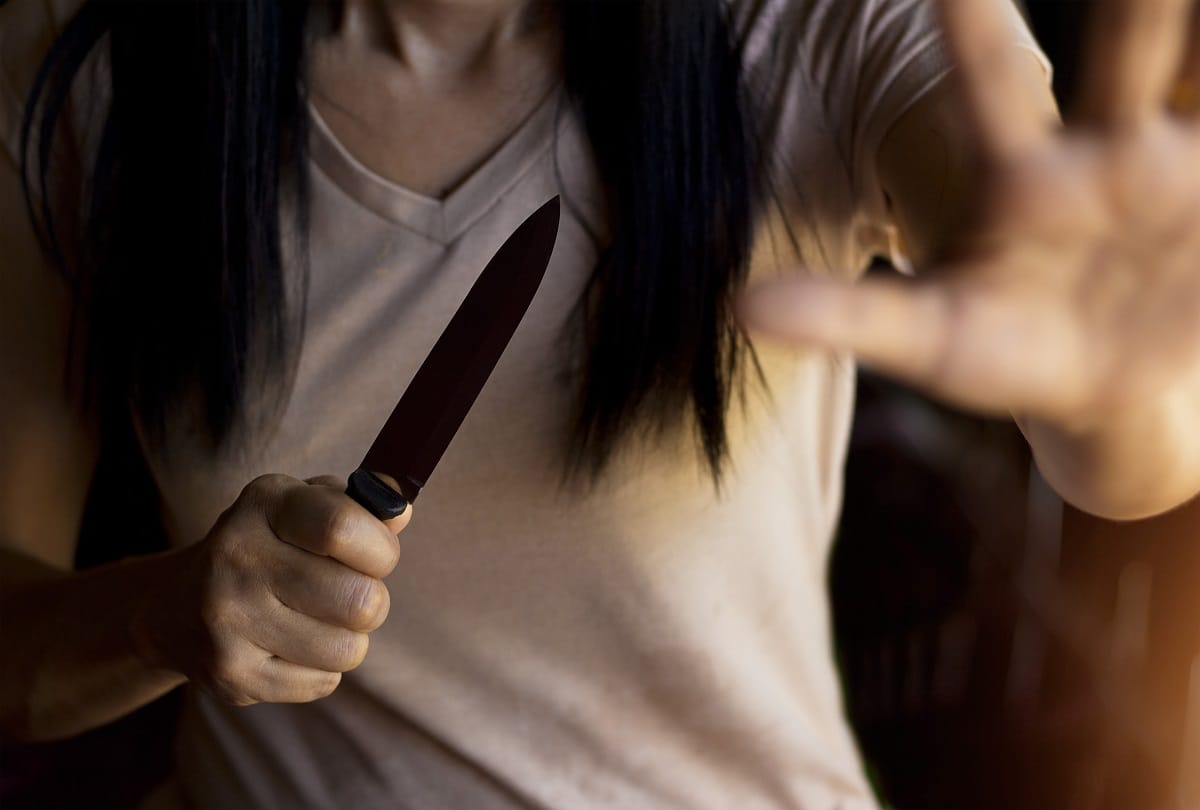woman attack on man after came in room midnight