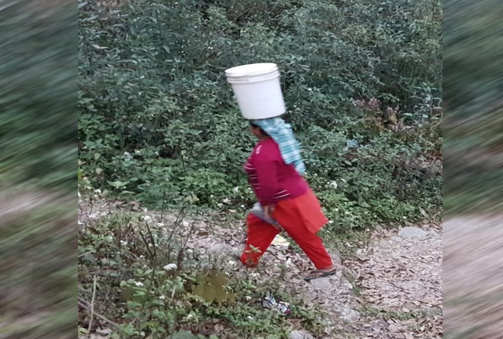 UP Cm yogi Adityanath parents and security guard Battling water problem