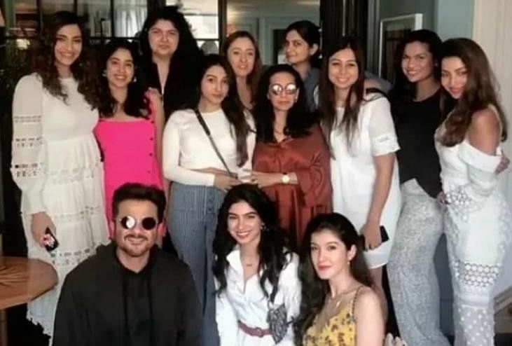 अनिल कपूर ने पत्नी के बर्थडे पर दी लेडीज स्पेशल पार्टी, जाह्नवी-अंशुला समेत पहुंचीं ये सेलिब्रिटीज - Anil Kapoor Celebrated Sunita Kapoor Birthday - Entertainment News ...