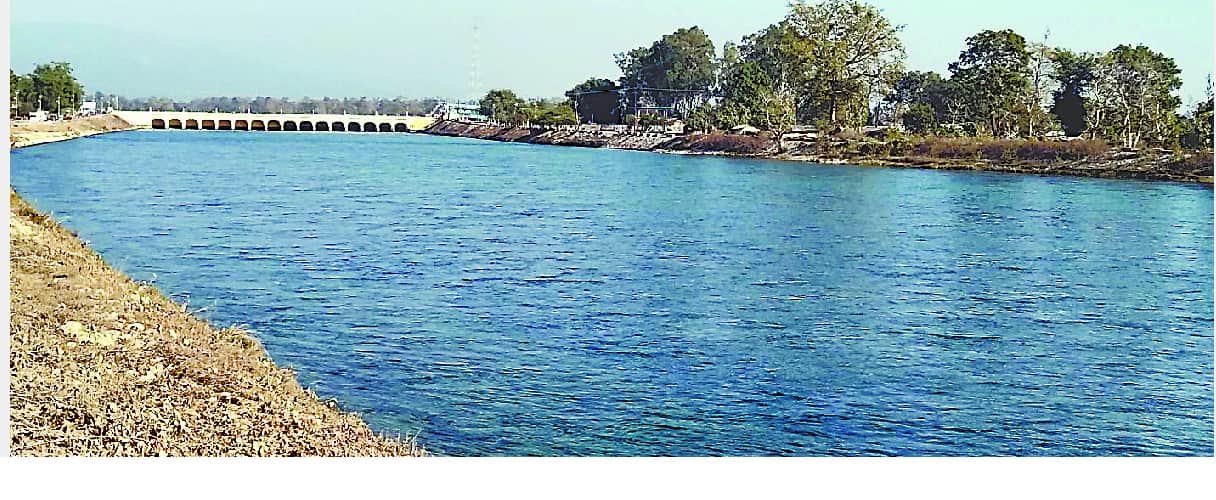 Wife Wearing Sari To save drowning husband after jump in canal death