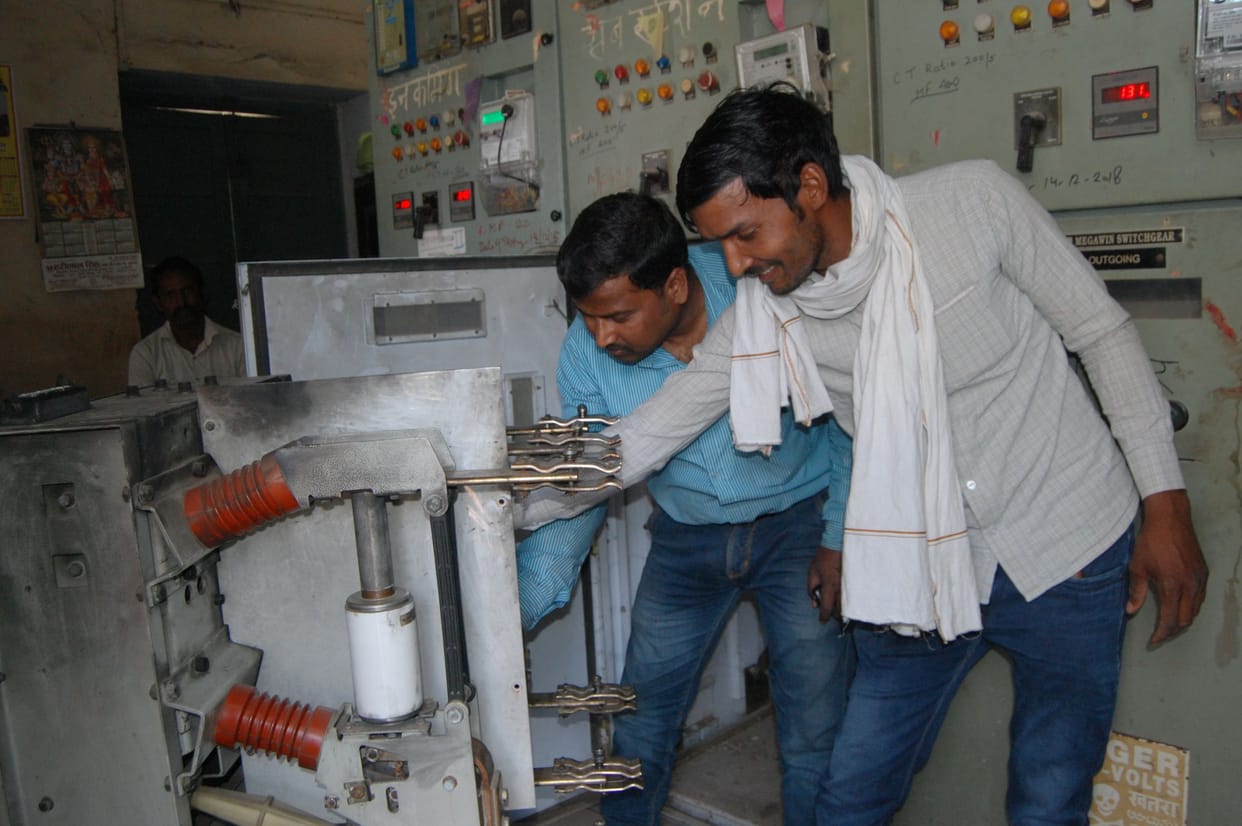 दस घंटे ठप रही शहर के कई हिस्सों की बिजली