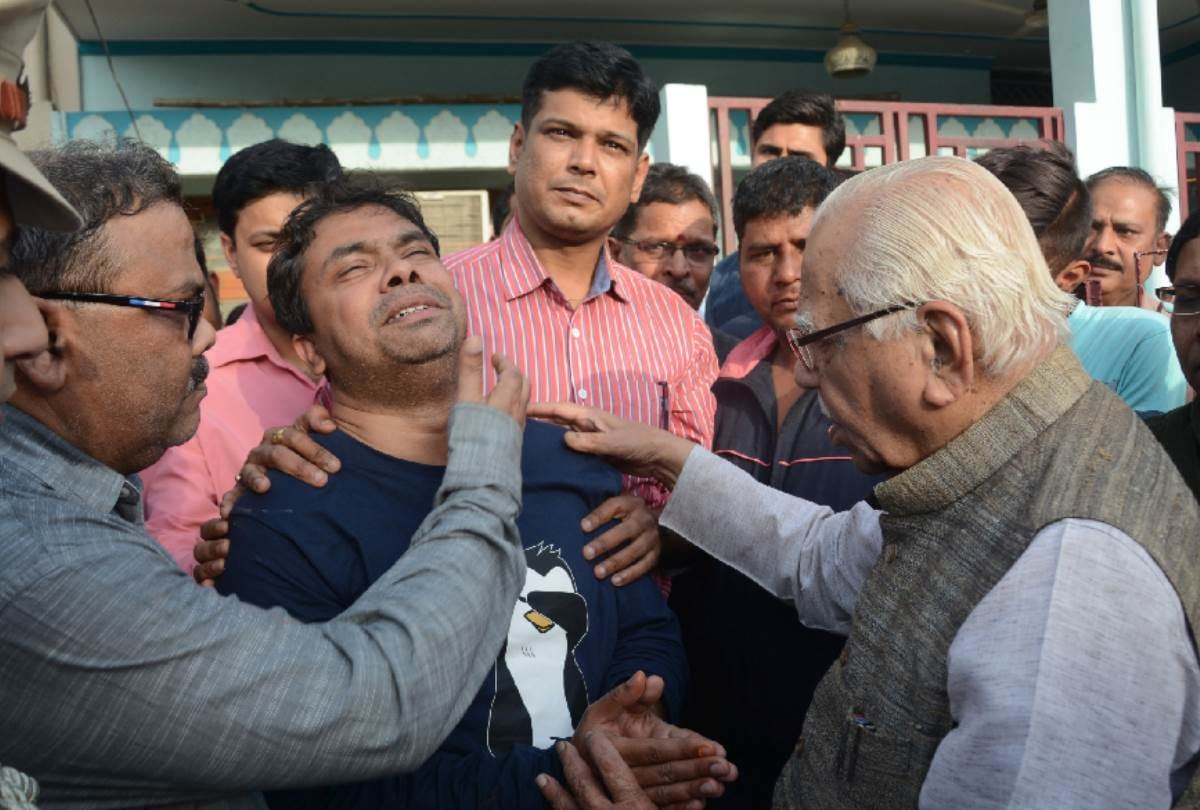 four died when a fire broke out in a bus going from delhi to lucknow.