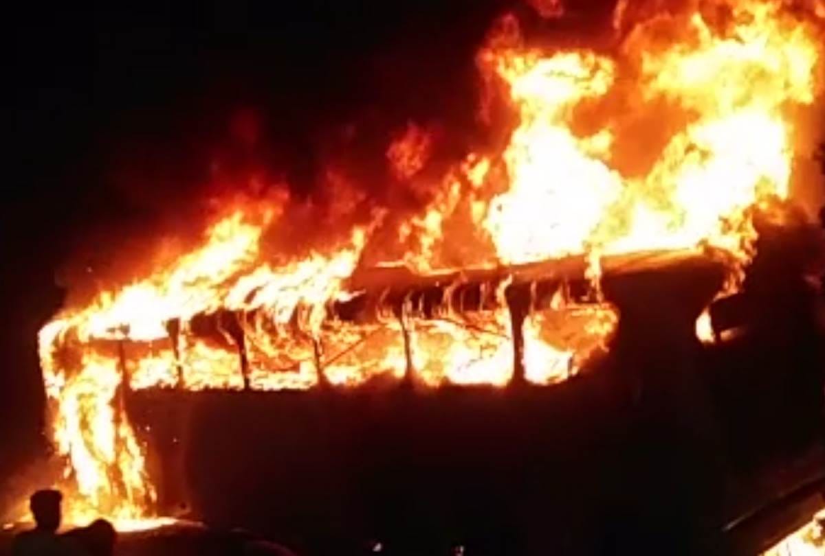 dr. jyoti and her daughter burnt alive in bus on agra-lucknow express way