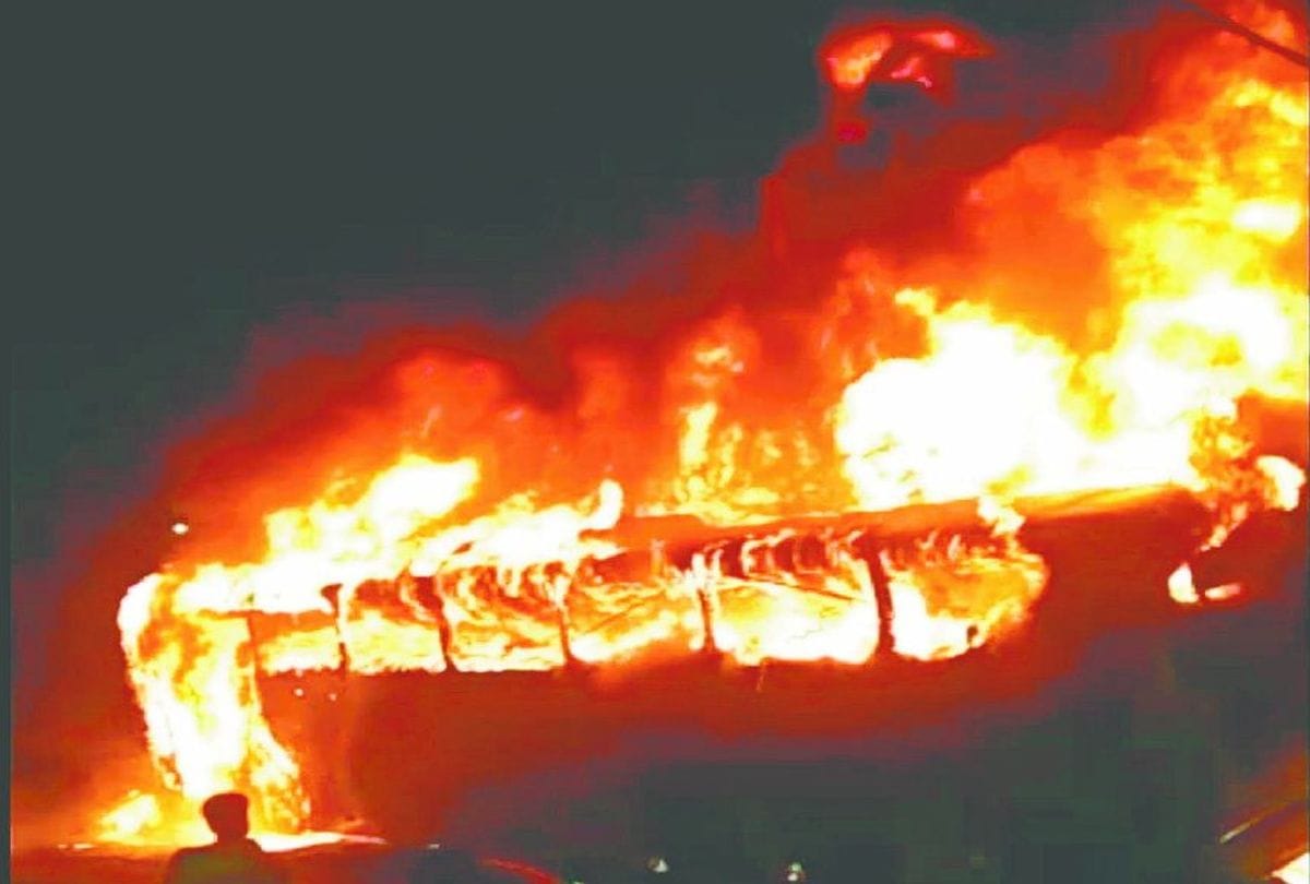 mother daughter fight for life in burning bus on agra lucknow expressway