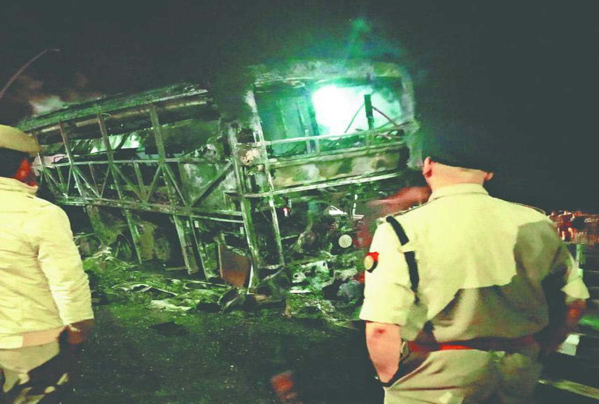 mother daughter fight for life in burning bus on agra lucknow expressway