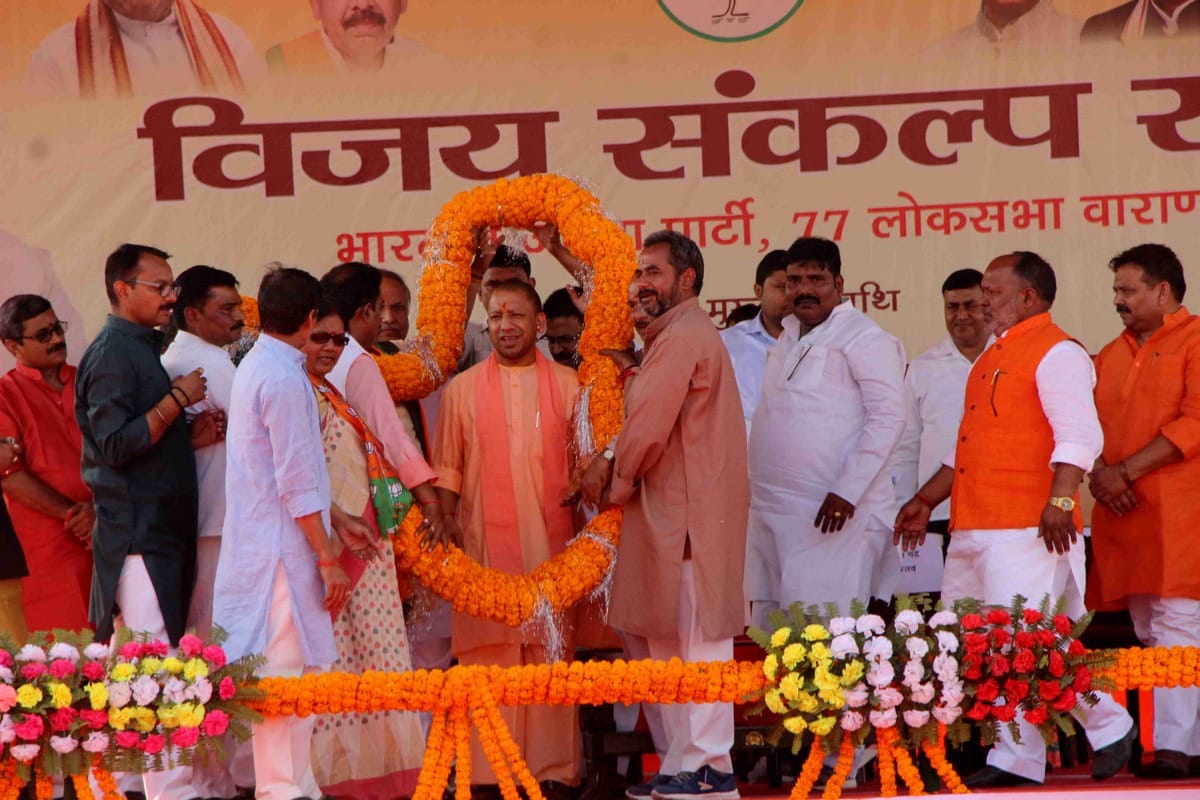 Yogi adityanath pray in kashi vishwanath temple and kaal bhairav temple for loksabha election 2019