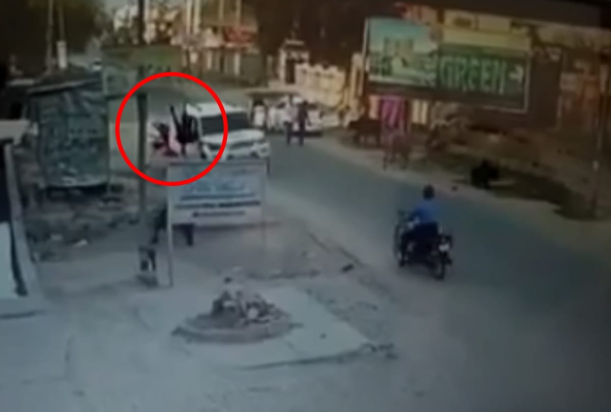 CCTV caught two sister accident in gorakhpur