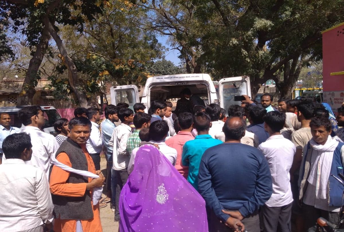 four children injured after government school roof collapses in Fatehpur Sikri