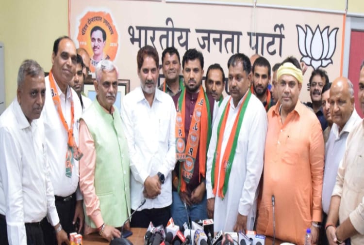Lok sabha 2019, youth congress national general secretary devendra kadian join BJP