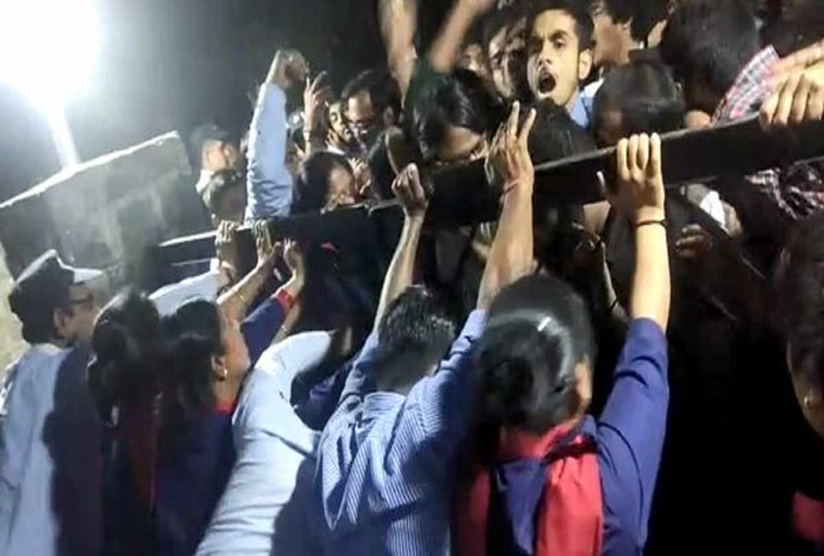 jnu students hostage wife of vice chancellor