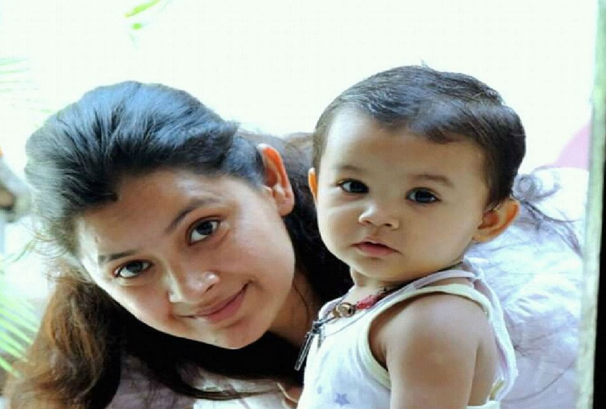 mother daughter fight for life in burning bus on agra lucknow expressway