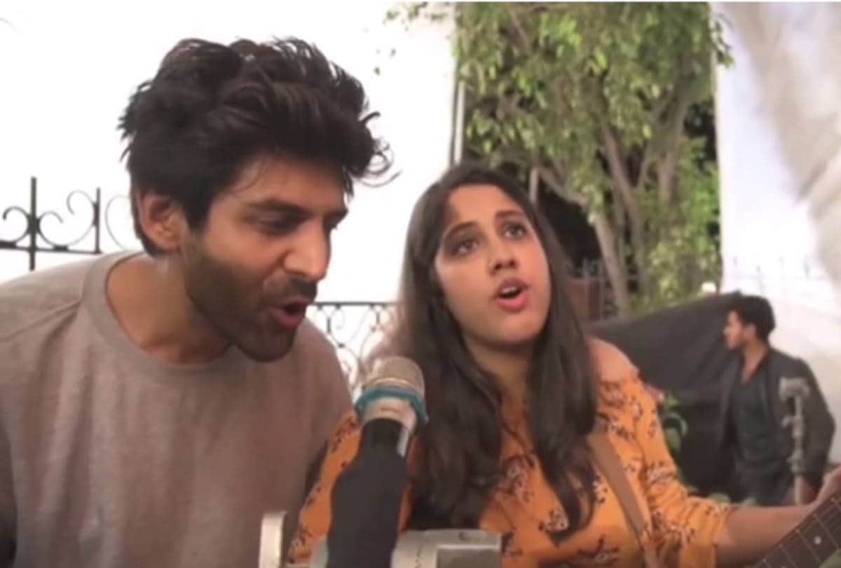 kartik aaryan sing a song with fans video viral