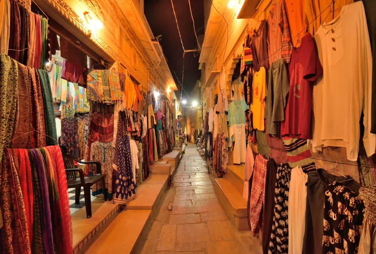 explore cheapest Delhi market for budget shopping in weekend