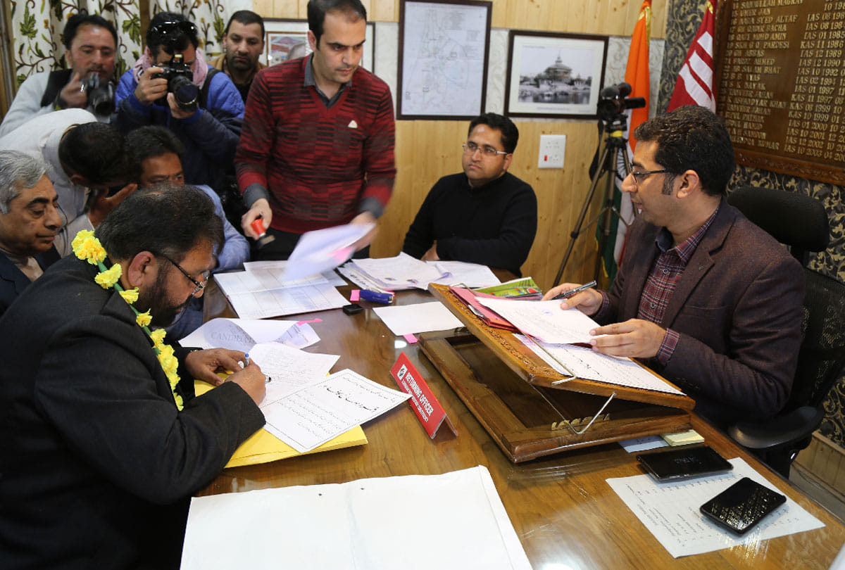 lok sabha election 2019: 14 from udhampur seat and 13 candidate from srinagar seat filed nomination